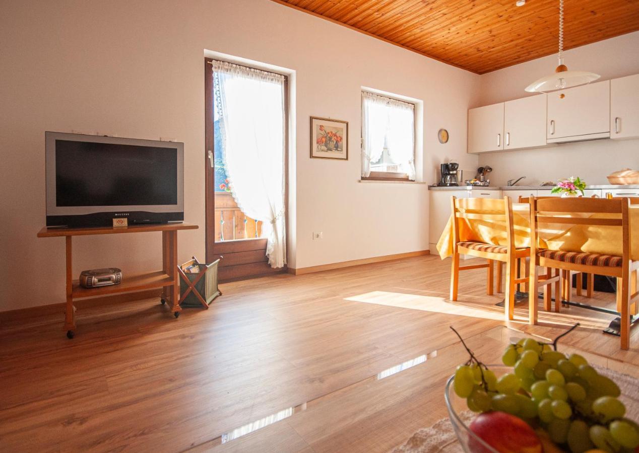 Ferienwohnungen Schweitzer Parcines Ngoại thất bức ảnh