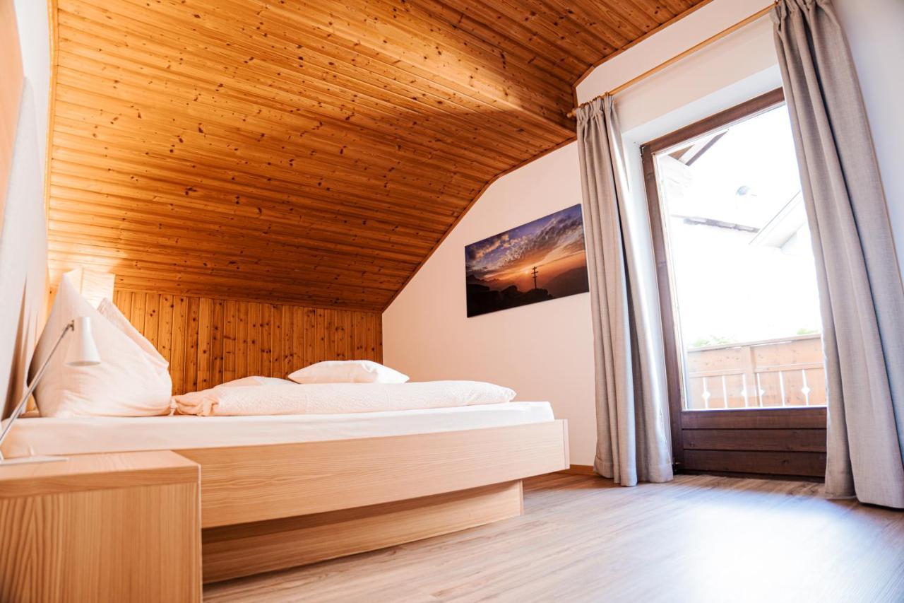 Ferienwohnungen Schweitzer Parcines Ngoại thất bức ảnh