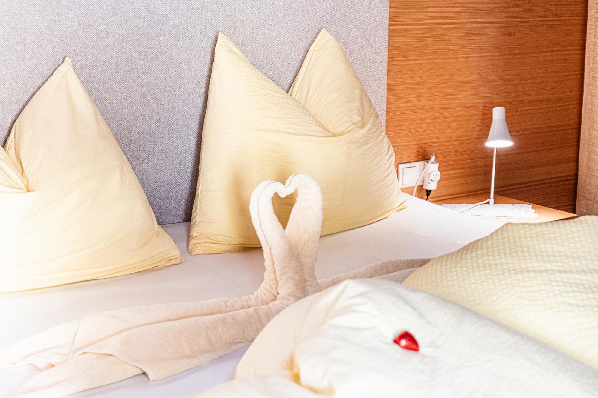 Ferienwohnungen Schweitzer Parcines Ngoại thất bức ảnh