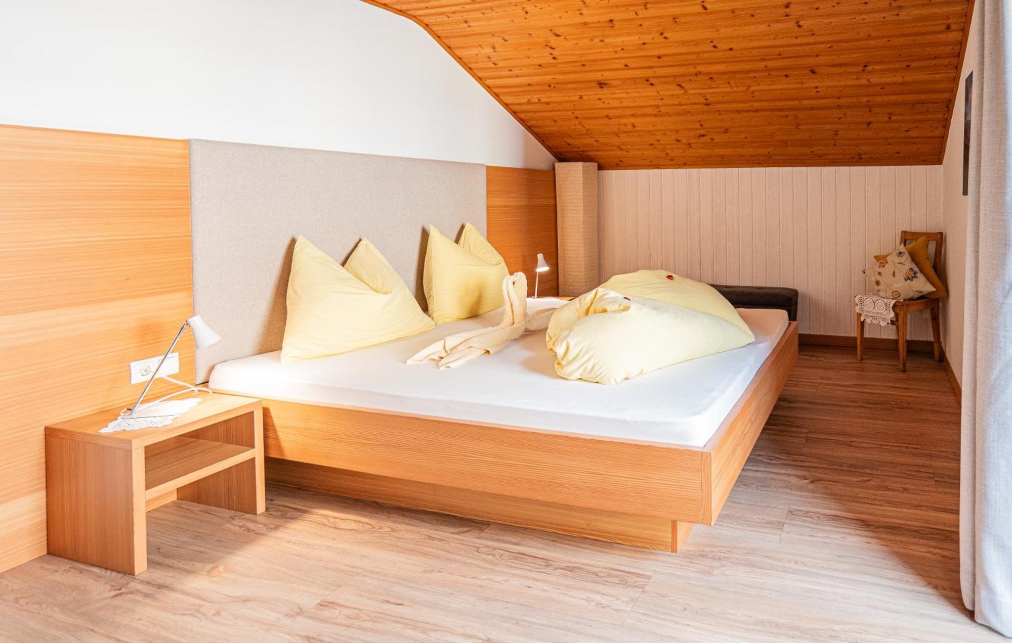 Ferienwohnungen Schweitzer Parcines Ngoại thất bức ảnh